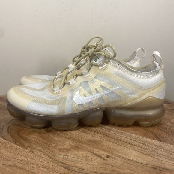 Nike Air VaporMax 2019 White Gold Womens Size 8.5 Cream Athletic Shoes - Picture 2 of 10